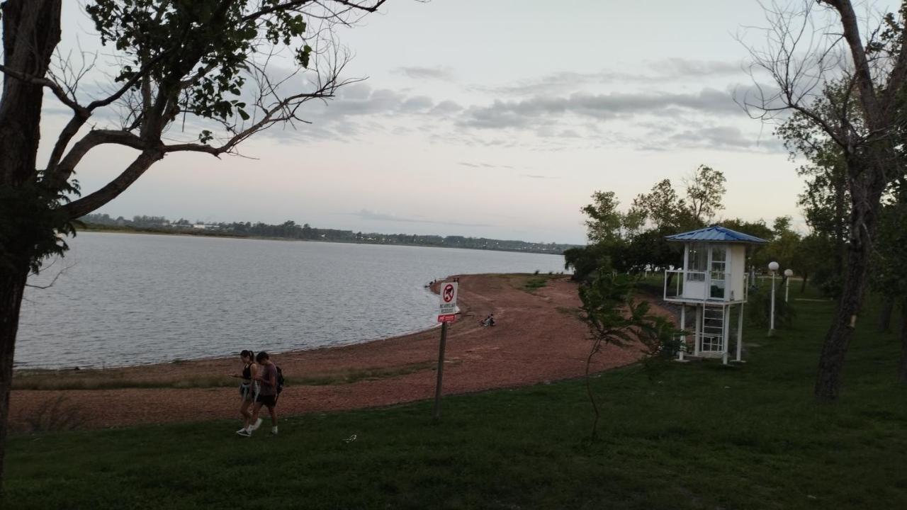 Las Rosas- Centro De Federacion- 3 Cuadras De La Playa- Solo Con Sena Zewnętrze zdjęcie